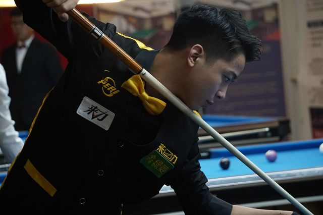 场三人上抢 场三人上抢